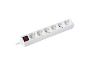 COMMEL Elosztó 6-dugaljas kapcsolós 16A 250V  3500W, fehér; H05VV-F 3G1 / 1,4m (cikksz.: 0838)