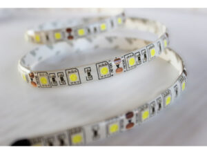 COMMEL LED szalag szett (60 LED/m), 3000K, 3m, 14,4W/m, adapterrel, IP65,  (cikksz.: 405-113) KÉS