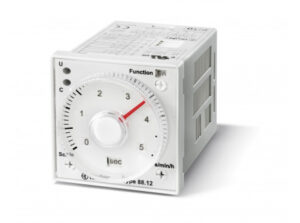 Finder 881202300002 - Homloklapra szerelhető időrelé