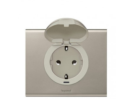 Legrand 067161 - Céliane 2P+F földelt csatlakozóaljzat gyermekvédelemmel, csavaros