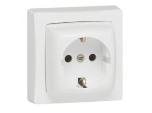 Legrand 086029 - Oteo fk 2P+F csatlakozóaljzat kerettel fehér