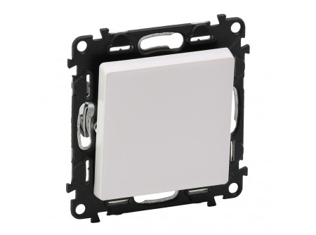 Legrand 752101 - Valena Life egypólusú kapcsoló 10 AX fehér