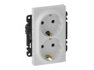 Legrand 753127 - Valena Life 2x2P+F csatlakozóaljzat gyermekvédelem nélkül, egybeépített burkolat