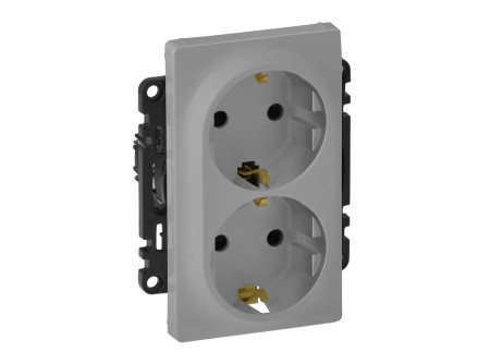 Legrand 753326 - Valena Life 2x2P+F csatlakozóaljzat gyermekvédelemmel, egybeépített burkolattal,