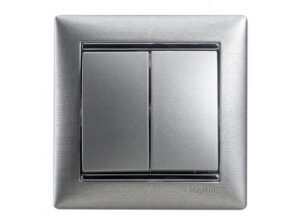 Legrand 770108 - Valena kettős váltókapcsoló alumínium