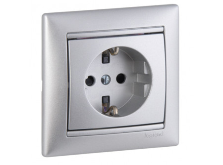 Legrand 770121 - Valena 2P+F csatlakozóaljzat gyv alumínium