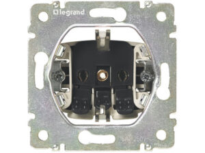 Legrand 774222 - Valena 2P+F csatlakozóaljzat gyermekvédelemmel, rugós bekötéssel, fehér