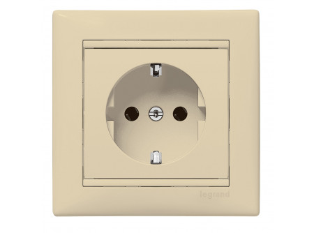 Legrand 774322 - Valena 2P+F csatlakozóaljzat csf elefántcsont
