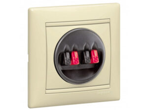 Legrand 774324 - Valena hangszórócsatlakotó elefántcsont