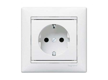 Legrand 774421 - Valena 2P+F csatlakozóaljzat gyv fehér