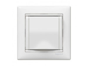Legrand 774422 - Valena 2P+F csatlakozóaljzat csf fehér